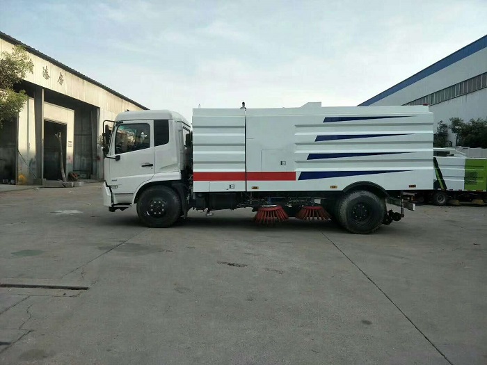 東風天錦掃路車圖片