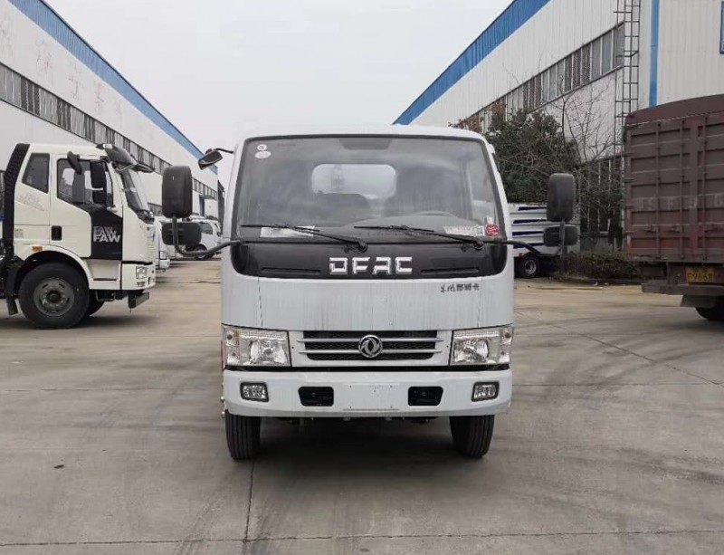 東風多利卡5方吸污車