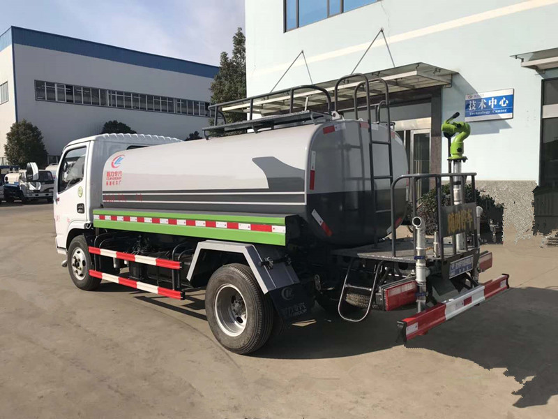 東風小多利卡灑水車（國五5方）圖片