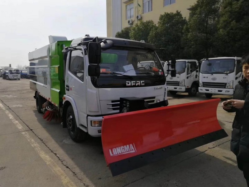 東風(fēng)大多利卡8方吸塵車