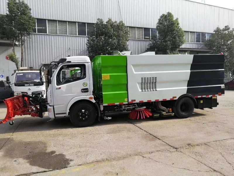 東風(fēng)大多利卡8方吸塵車