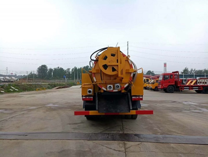 東風多利卡清洗吸污車