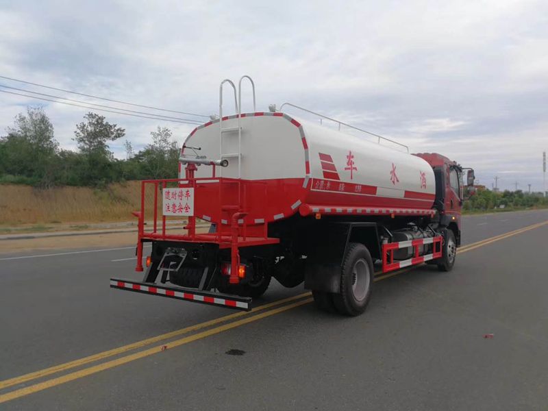 重汽豪沃15噸灑水車圖片