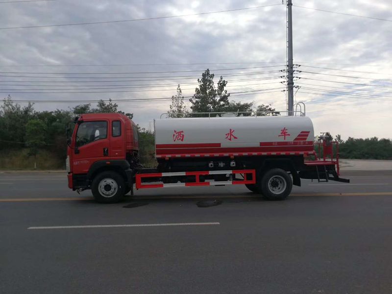 重汽豪沃15噸灑水車圖片