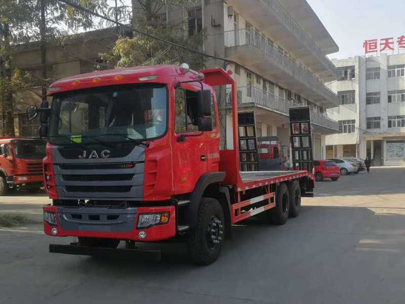 江淮后八輪平板運(yùn)輸車(chē)圖片