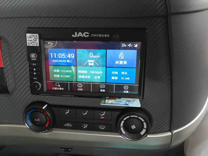 江淮后八輪平板運(yùn)輸車(chē)圖片