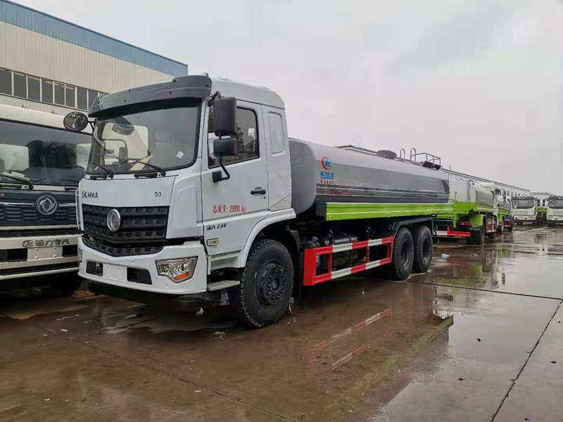 東風后八輪灑水車