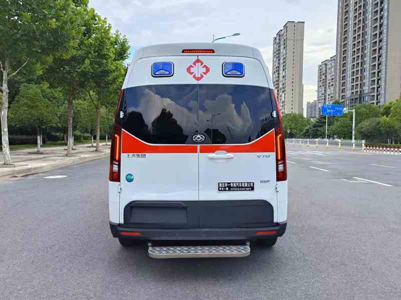 大通V70中軸中頂救護(hù)車 大通V70中軸中頂救護(hù)車圖片