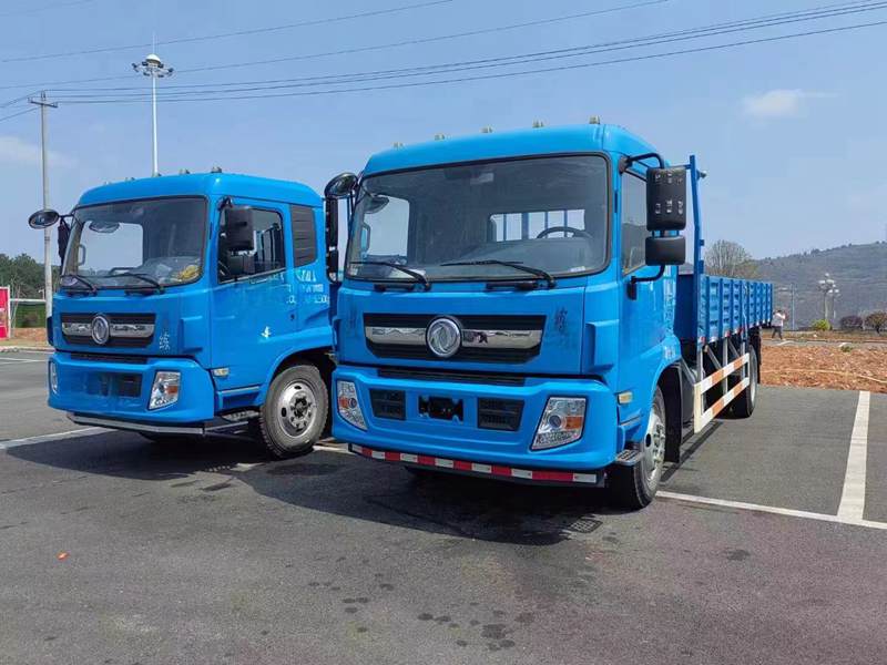 東風股份B2教練車